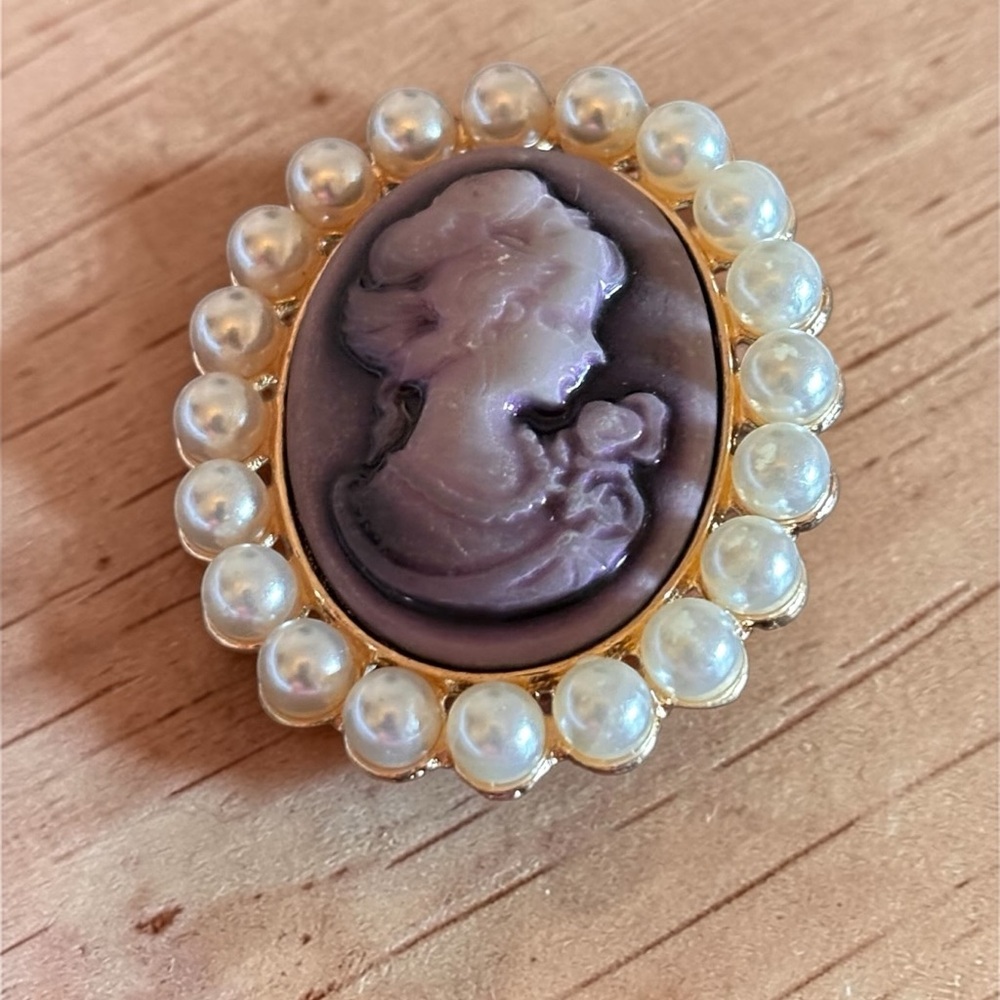 Small Purple Cameo Brooch with Pearl Halo